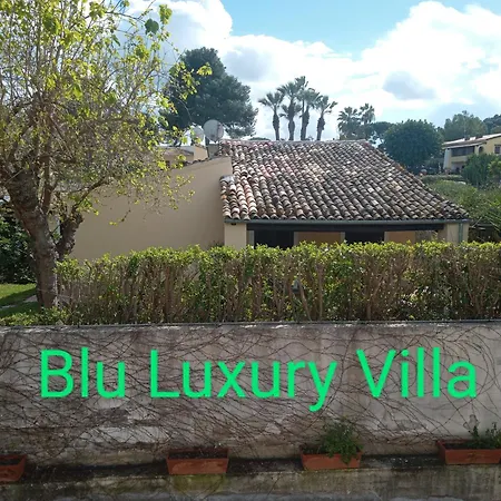 Blu Luxury Villa *
