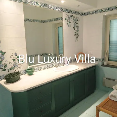 Blu Luxury Villa *
