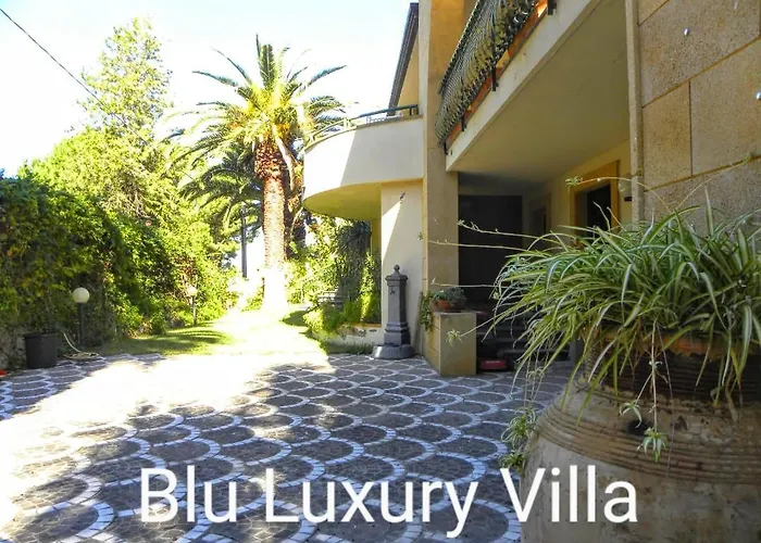 וילה Blu Luxury