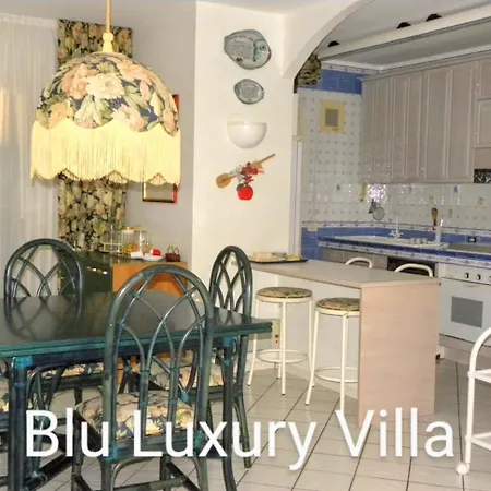 וילה Blu Luxury *